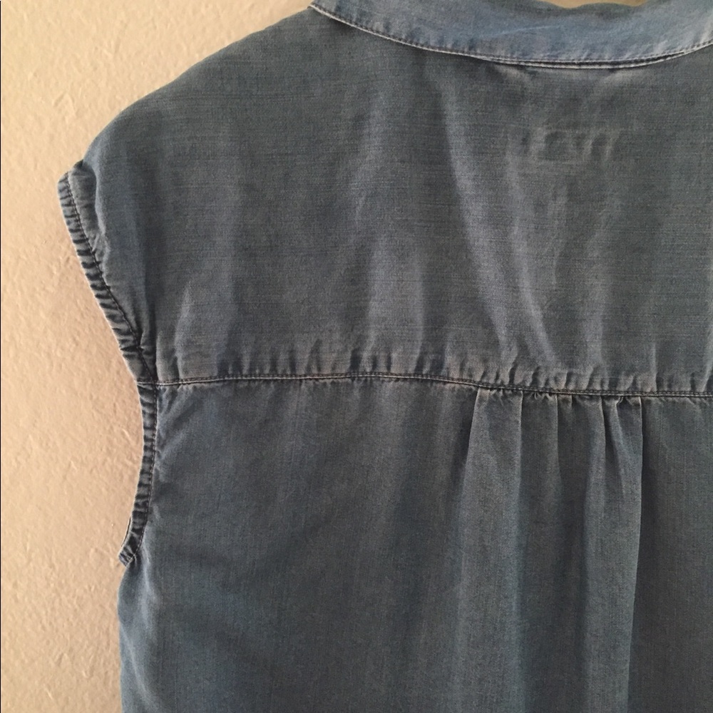 Sleeveless chambray button down - Picture 7 of 7